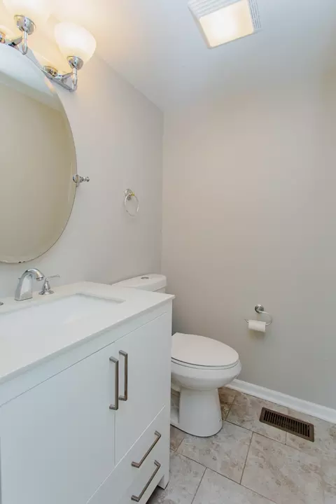 Bath - 4542 Opal Dr, Hoffman Estates, IL 60192 photo 1 of 4