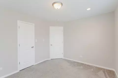 Bedroom - 4542 Opal Dr, Hoffman Estates, IL 60192 photo 2 of 3