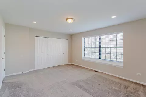 Bedroom - 4542 Opal Dr, Hoffman Estates, IL 60192 photo 1 of 3