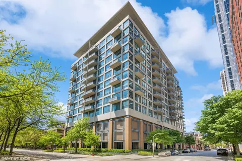125 E 13th St #610, Chicago, IL 60605