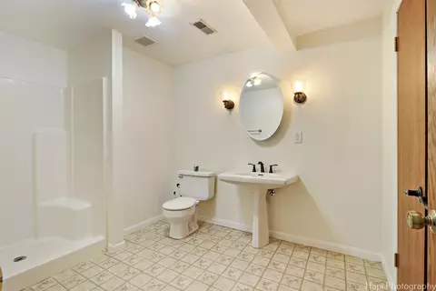Bath - 6702 Chillems Dr, Spring Grove, IL 60081 photo 3 of 4