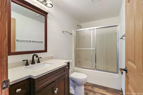 Bath - 6702 Chillems Dr, Spring Grove, IL 60081 photo 4 of 4