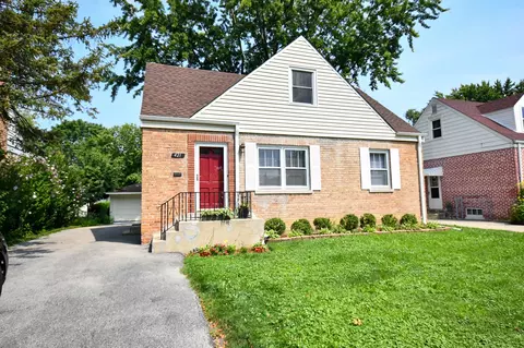 421 N Main St, Mount Prospect, IL 60056