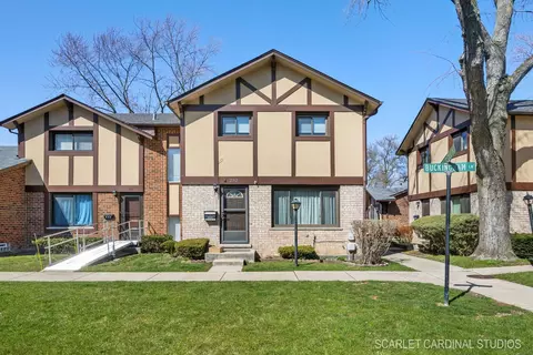 18 W232 Buckingham Ln, Villa Park, IL 60181