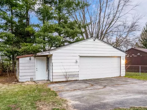 Exterior - 11679 Cedarbrook Rd, Roscoe, IL 61073 photo 4 of 9