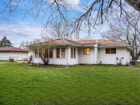 Exterior - 11679 Cedarbrook Rd, Roscoe, IL 61073 photo 7 of 9
