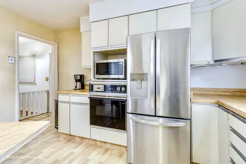 Kitchen - 369 Wing Park Blvd, Elgin, IL 60123 photo 3 of 4