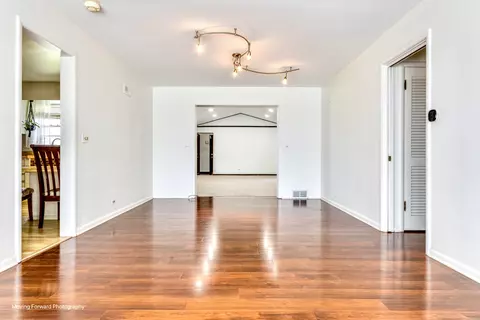 Living - 369 Wing Park Blvd, Elgin, IL 60123 photo 6 of 8