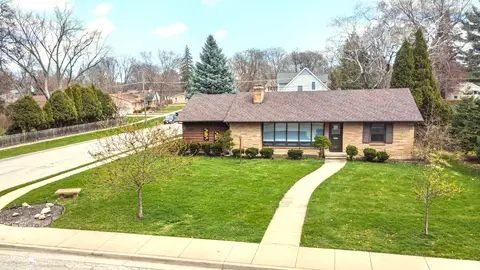 Exterior - 369 Wing Park Blvd, Elgin, IL 60123 photo 10 of 11