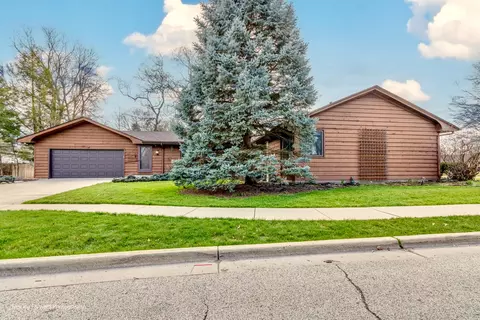 Exterior - 369 Wing Park Blvd, Elgin, IL 60123 photo 6 of 11