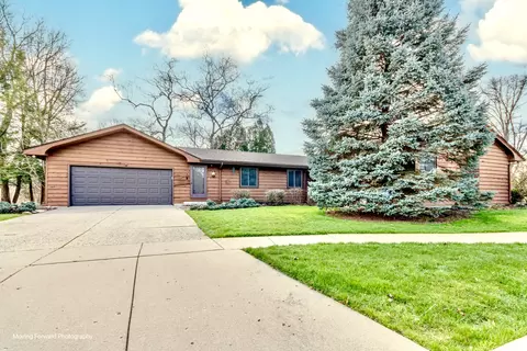 Exterior - 369 Wing Park Blvd, Elgin, IL 60123 photo 9 of 11