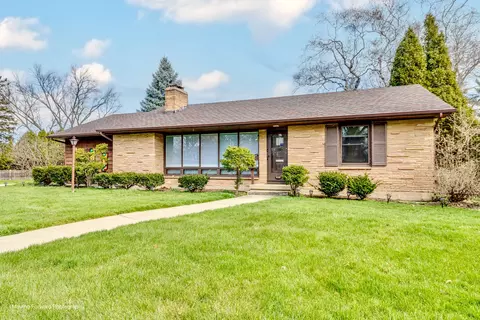 Exterior - 369 Wing Park Blvd, Elgin, IL 60123 photo 2 of 11