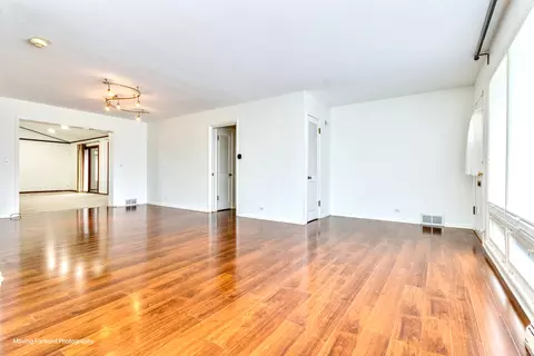 Living - 369 Wing Park Blvd, Elgin, IL 60123 photo 4 of 8