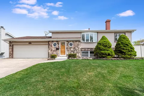 8717 S 84th Ave, Hickory Hills, IL 60457