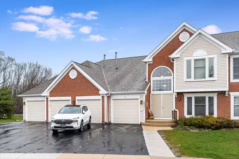 1832 Fox Run Dr #D, Elk Grove Village, IL 60007