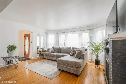726 E 104th Pl, Chicago, IL 60628 photo 2