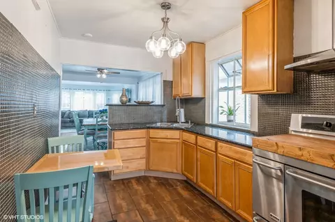 726 E 104th Pl, Chicago, IL 60628 photo 5