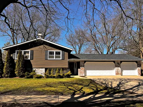 208 Judson Ave, Oswego, IL 60543