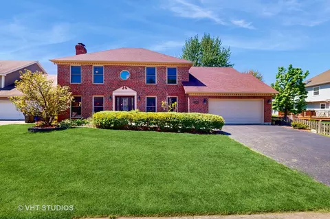 1805 Beloit Ct, Naperville, IL 60565