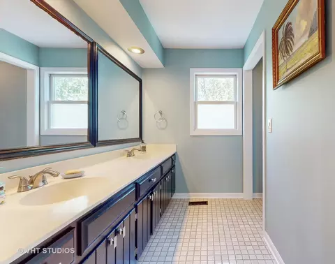 Bath - 1805 Beloit Ct, Naperville, IL 60565 photo 4 of 4