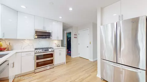 Kitchen - 1805 Beloit Ct, Naperville, IL 60565 photo 2 of 3