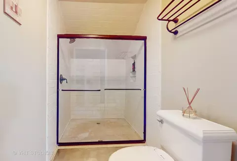 Bath - 1805 Beloit Ct, Naperville, IL 60565 photo 2 of 4