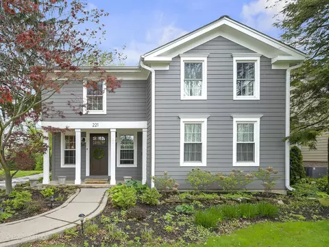 221 Jefferson St, Geneva, IL 60134