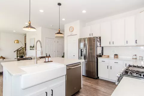Kitchen - 25729 Roundstone Ave, Plainfield, IL 60585 photo 4 of 5
