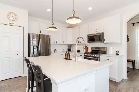 Kitchen - 25729 Roundstone Ave, Plainfield, IL 60585 photo 3 of 5