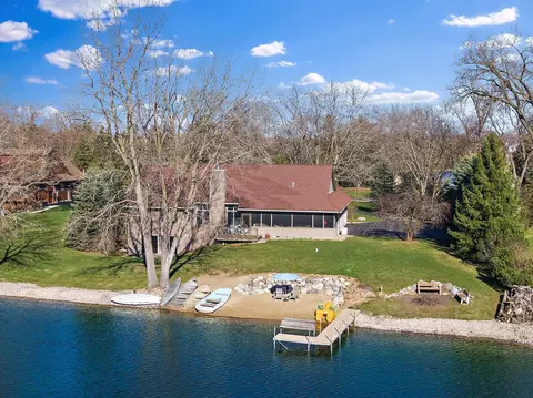 2719 N Bayview Ln, Mchenry, IL 60051