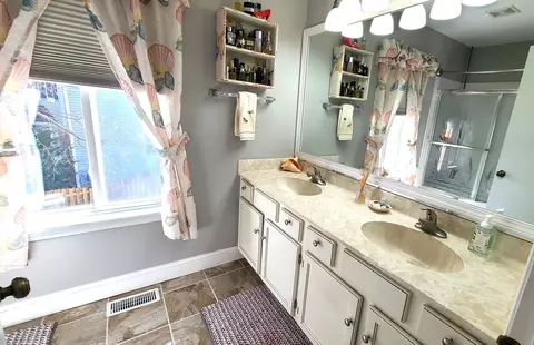 Bath - 13653 S Kendall Dr, Plainfield, IL 60544 photo 4 of 5