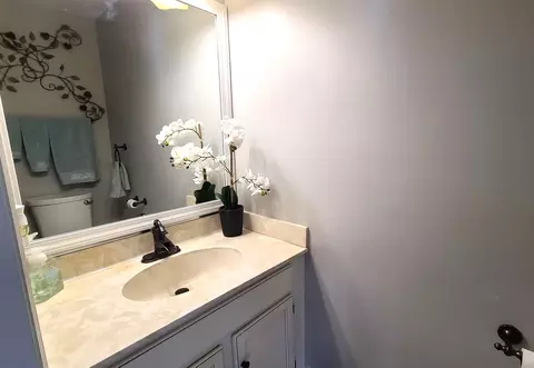 Bath - 13653 S Kendall Dr, Plainfield, IL 60544 photo 2 of 5