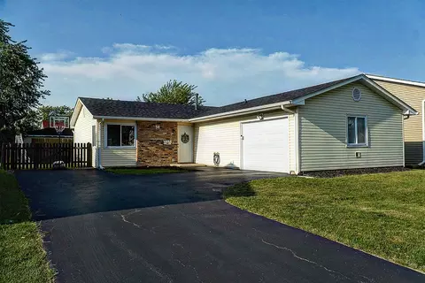 58 W Wrightwood Ave, Glendale Heights, IL 60139