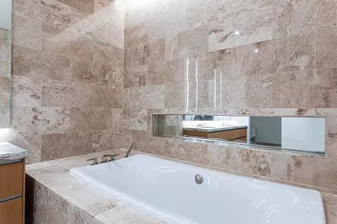 Bath - 363 E Wacker Dr #3108, Chicago, IL 60601 photo 4 of 6