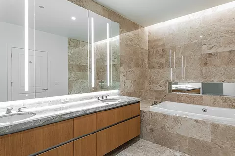 Bath - 363 E Wacker Dr #3108, Chicago, IL 60601 photo 5 of 6