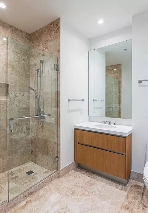Bath - 363 E Wacker Dr #3108, Chicago, IL 60601 photo 2 of 6