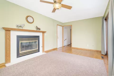 Living - 906 Read St, Lockport, IL 60441 photo 3 of 4