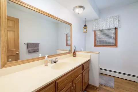 Bath - 906 Read St, Lockport, IL 60441 photo 2 of 3