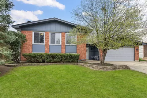 1538 Castlewood Dr, Wheaton, IL 60189
