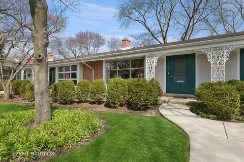 625 Carriage Hill Dr, Glenview, IL 60025
