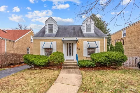 7167 N Mankato Ave, Chicago, IL 60646