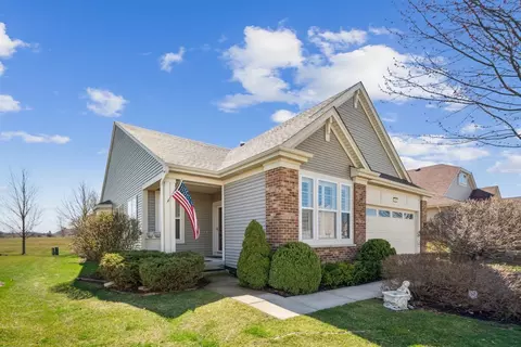 909 Scottsdale Dr, Pingree Grove, IL 60140
