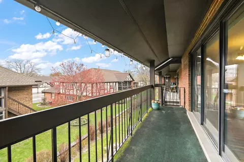 242 Stanhope Dr #D, Willowbrook, IL 60527 photo 8