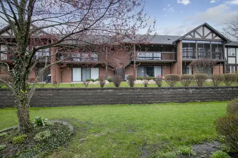 242 Stanhope Dr #D, Willowbrook, IL 60527 photo 22
