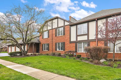 242 Stanhope Dr #D, Willowbrook, IL 60527 photo 3