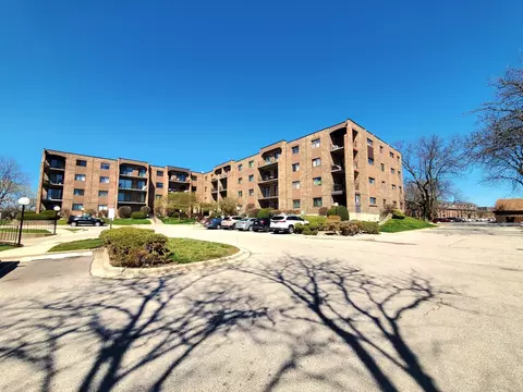 601 W Huntington Commons Rd #308, Mount Prospect, IL 60056
