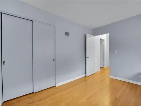 Bedroom - 930 Green Bay Rd #E, Glencoe, IL 60022 photo 3 of 3