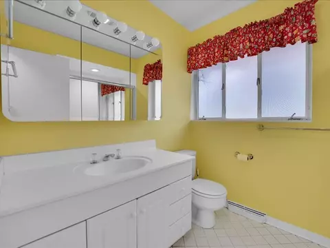 Bath - 930 Green Bay Rd #E, Glencoe, IL 60022 photo 1 of 3