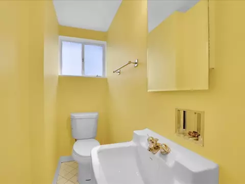 Bath - 930 Green Bay Rd #E, Glencoe, IL 60022 photo 3 of 3
