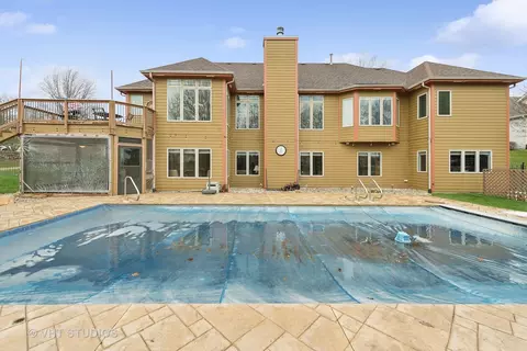 Exterior - 671 Brookside Ave, Algonquin, IL 60102 photo 5 of 10